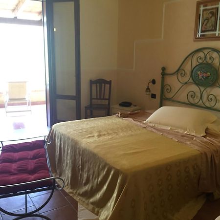Hotel Oasi Da Paolo カステッルッツォ エクステリア 写真