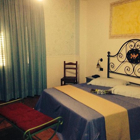 Hotel Oasi Da Paolo カステッルッツォ エクステリア 写真