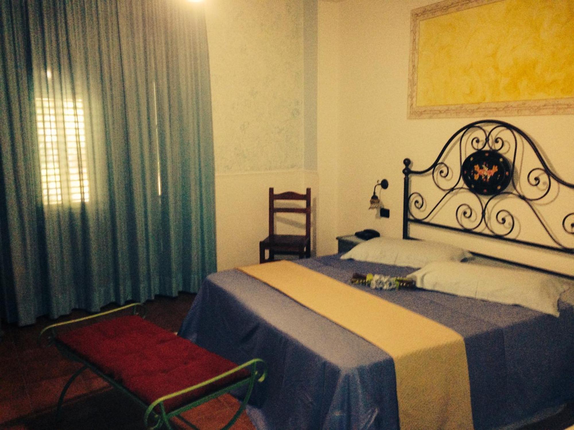 Hotel Oasi Da Paolo カステッルッツォ エクステリア 写真