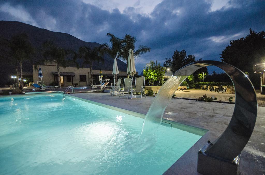 Hotel Oasi Da Paolo カステッルッツォ エクステリア 写真