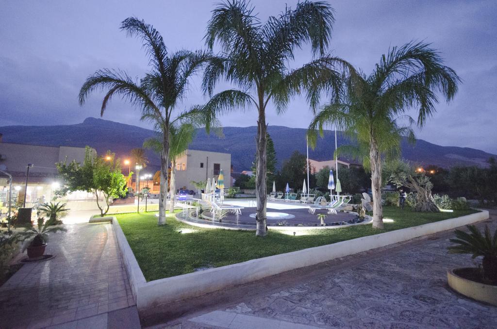 Hotel Oasi Da Paolo カステッルッツォ エクステリア 写真