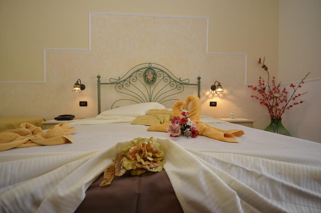 Hotel Oasi Da Paolo カステッルッツォ エクステリア 写真