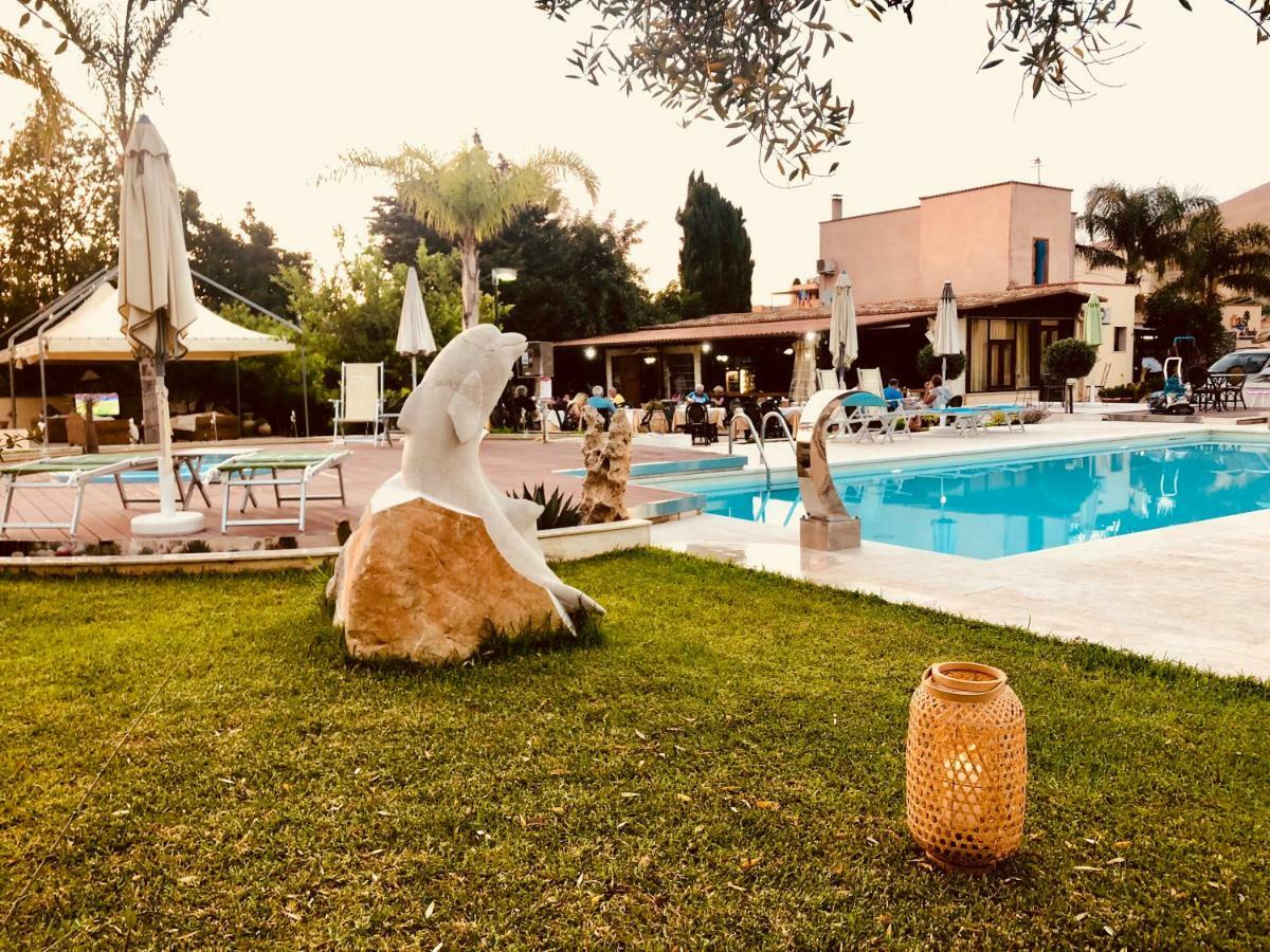 Hotel Oasi Da Paolo カステッルッツォ エクステリア 写真
